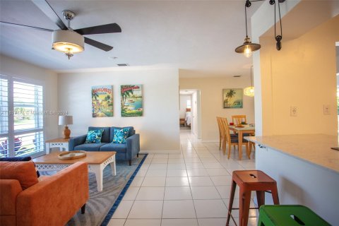 Casa en venta en Deerfield Beach, Florida, 4 dormitorios, 189.33 m2 № 1310518 - foto 11