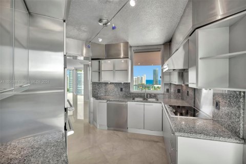 Copropriété à vendre à Aventura, Floride: 3 chambres, 197.88 m2 № 1370804 - photo 16