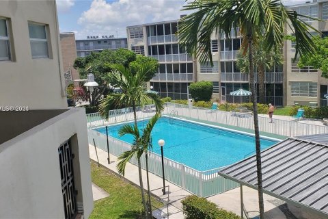 Copropriété à louer à Miami, Floride: 2 chambres, 122.17 m2 № 1370803 - photo 12