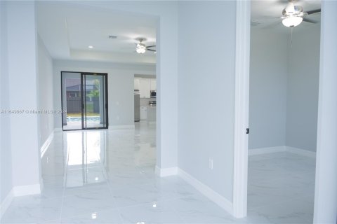 Villa ou maison à vendre à Cape Coral, Floride: 4 chambres, 171.13 m2 № 1331473 - photo 10