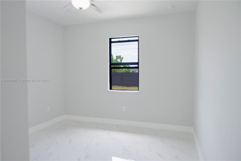 Casa en venta en Cape Coral, Florida, 4 dormitorios, 171.13 m2 № 1331473 - foto 19