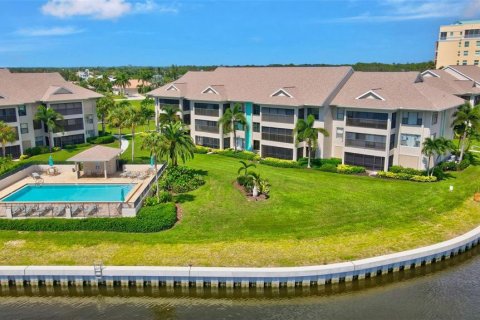 Copropriété à vendre à Punta Gorda, Floride: 2 chambres, 140.84 m2 № 1302044 - photo 3