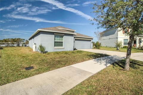 House in Davenport, Florida 4 bedrooms, 179.77 sq.m. № 1418122 - photo 2