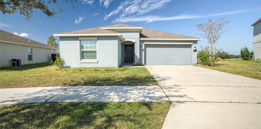 House in Davenport, Florida 4 bedrooms, 179.77 sq.m. № 1418122