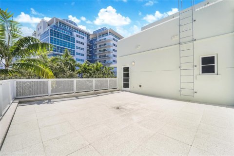 Adosado en venta en Miami Beach, Florida, 5 dormitorios, 407.93 m2 № 552300 - foto 23