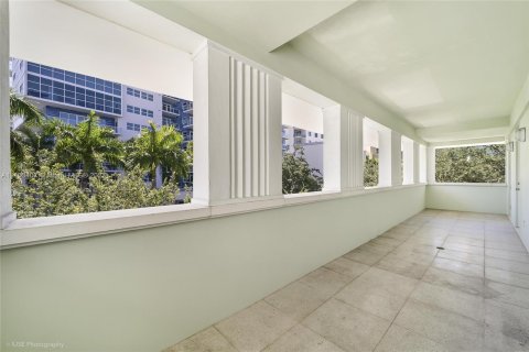 Touwnhouse à vendre à Miami Beach, Floride: 5 chambres, 407.93 m2 № 552300 - photo 18