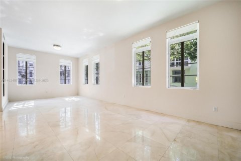 Touwnhouse à vendre à Miami Beach, Floride: 5 chambres, 407.93 m2 № 552300 - photo 1