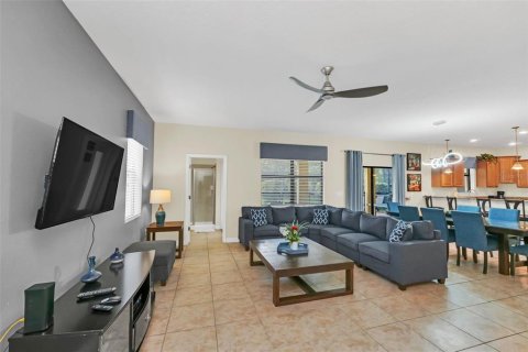 Casa en venta en Davenport, Florida, 6 dormitorios, 284.56 m2 № 790016 - foto 6