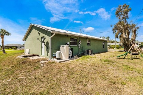 Villa ou maison à vendre à Punta Gorda, Floride: 2 chambres, 119.66 m2 № 389710 - photo 26