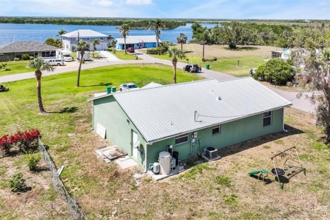 Villa ou maison à vendre à Punta Gorda, Floride: 2 chambres, 119.66 m2 № 389710 - photo 29