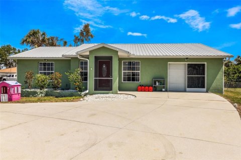 Villa ou maison à vendre à Punta Gorda, Floride: 2 chambres, 119.66 m2 № 389710 - photo 2