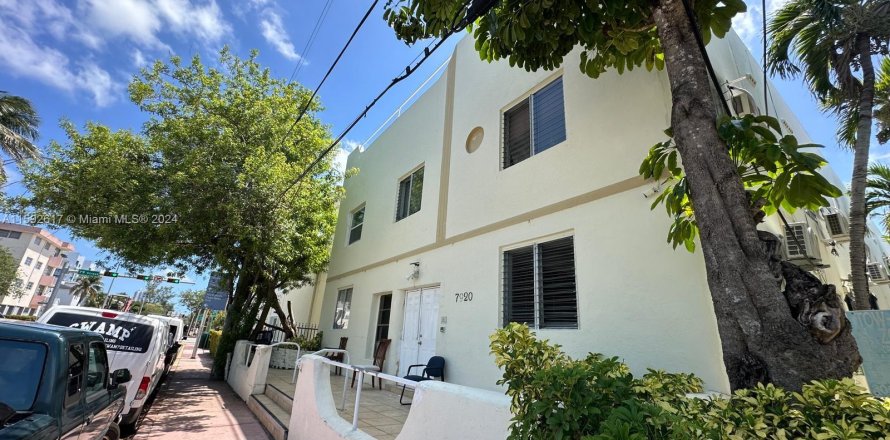 Condominio en Miami Beach, Florida, 1 dormitorio  № 1209815