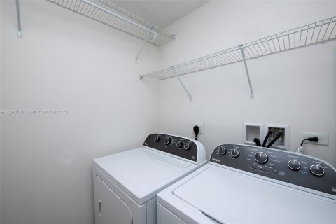 Condominio en venta en Miami, Florida, 2 dormitorios, 103.86 m2 № 530543 - foto 18