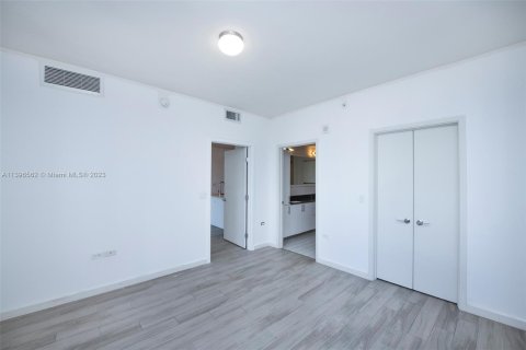 Copropriété à vendre à Miami, Floride: 2 chambres, 103.86 m2 № 530543 - photo 12