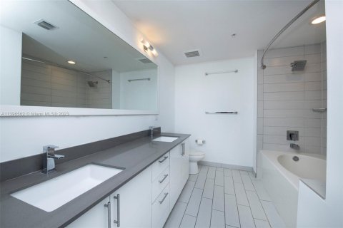 Condo in Miami, Florida, 2 bedrooms  № 530543 - photo 13