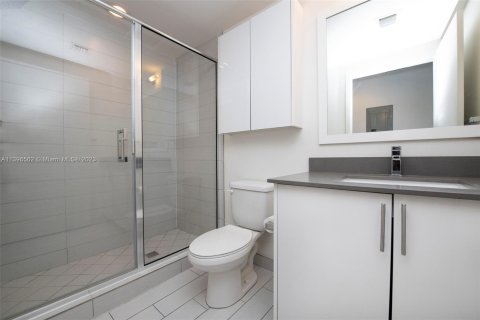 Condo in Miami, Florida, 2 bedrooms  № 530543 - photo 17