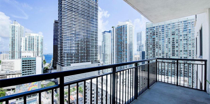 Condominio en Miami, Florida, 2 dormitorios  № 530543