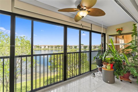 Copropriété à vendre à Pembroke Pines, Floride: 2 chambres, 142.42 m2 № 1319270 - photo 3