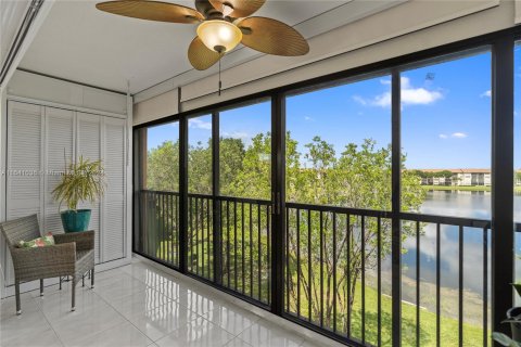 Condo in Pembroke Pines, Florida, 2 bedrooms  № 1319270 - photo 2