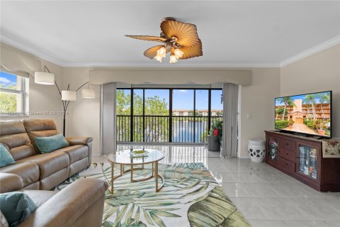 Copropriété à vendre à Pembroke Pines, Floride: 2 chambres, 142.42 m2 № 1319270 - photo 1