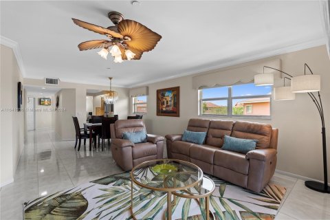 Copropriété à vendre à Pembroke Pines, Floride: 2 chambres, 142.42 m2 № 1319270 - photo 7