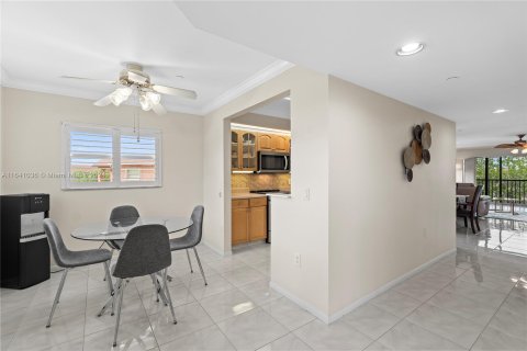 Condo in Pembroke Pines, Florida, 2 bedrooms  № 1319270 - photo 18