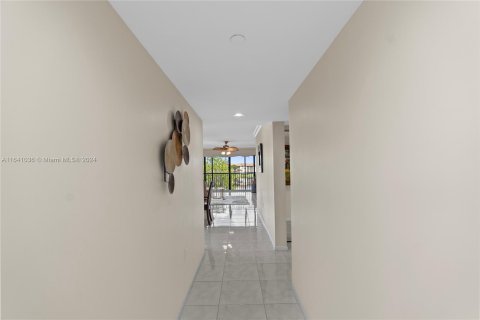 Copropriété à vendre à Pembroke Pines, Floride: 2 chambres, 142.42 m2 № 1319270 - photo 19