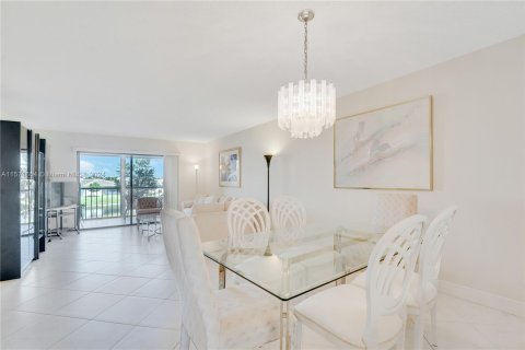 Condo in Delray Beach, Florida, 2 bedrooms  № 1320623 - photo 13