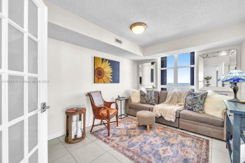 Condo in Miami, Florida, 2 bedrooms  № 1377118 - photo 7