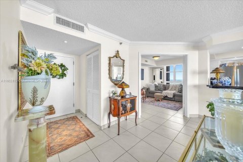 Condo in Miami, Florida, 2 bedrooms  № 1377118 - photo 5