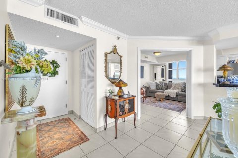 Condo in Miami, Florida, 2 bedrooms  № 1377118 - photo 6