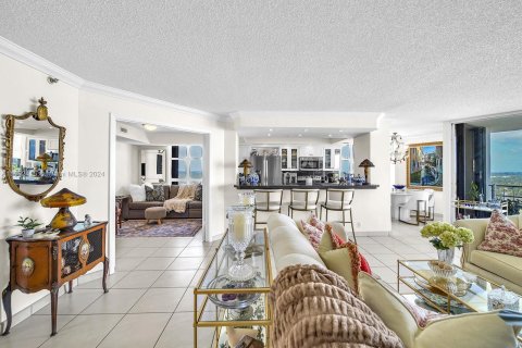 Condo in Miami, Florida, 2 bedrooms  № 1377118 - photo 9