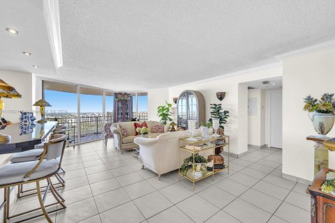 Condominio en venta en Miami, Florida, 2 dormitorios, 136.47 m2 № 1377118 - foto 11