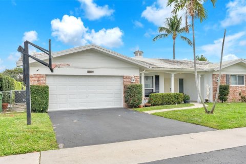 House in Fort Lauderdale, Florida 3 bedrooms, 229.65 sq.m. № 888037 - photo 29