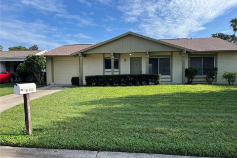 Villa ou maison à louer à Orlando, Floride: 2 chambres, 121.89 m2 № 1354210 - photo 1