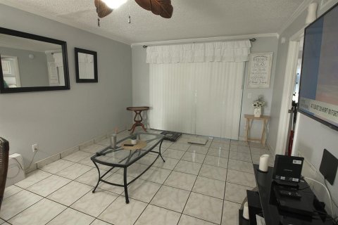 Condo in Punta Gorda, Florida, 2 bedrooms  № 1357546 - photo 10