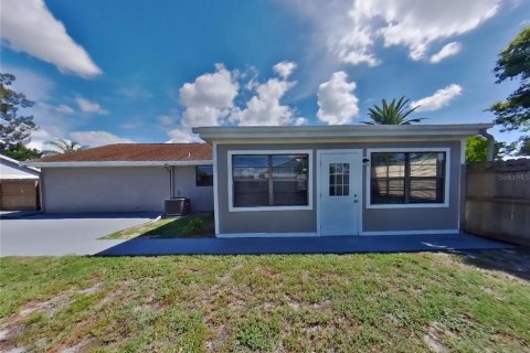 Villa ou maison à louer à Bradenton, Floride: 2 chambres, 118.17 m2 № 1357547 - photo 18