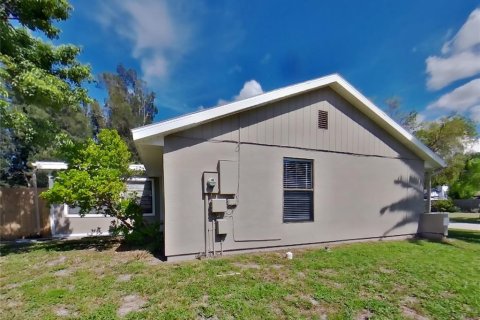 Villa ou maison à louer à Bradenton, Floride: 2 chambres, 118.17 m2 № 1357547 - photo 17