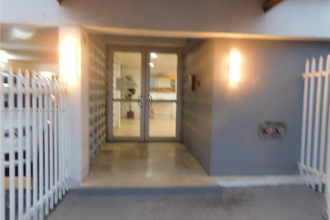 Condominio en venta en Miami Beach, Florida, 1 dormitorio, 59.74 m2 № 1408423 - foto 3