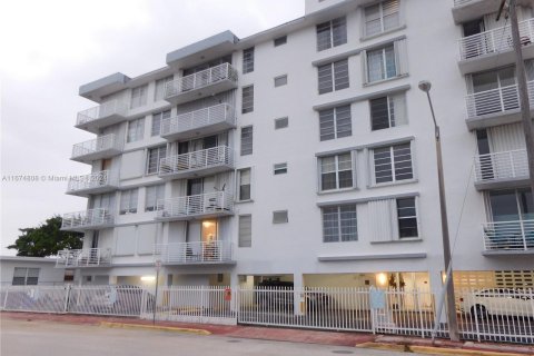 Condominio en venta en Miami Beach, Florida, 1 dormitorio, 59.74 m2 № 1408423 - foto 1