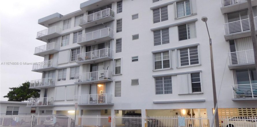 Condominio en Miami Beach, Florida, 1 dormitorio  № 1408423