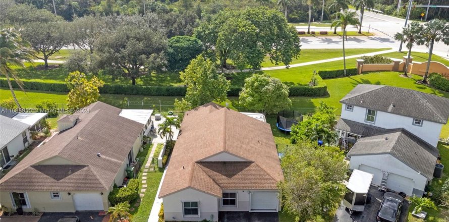 Villa ou maison à Pembroke Pines, Floride 3 chambres, 137.5 m2 № 1431451