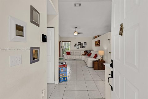 Villa ou maison à vendre à Pembroke Pines, Floride: 3 chambres, 137.5 m2 № 1431451 - photo 4