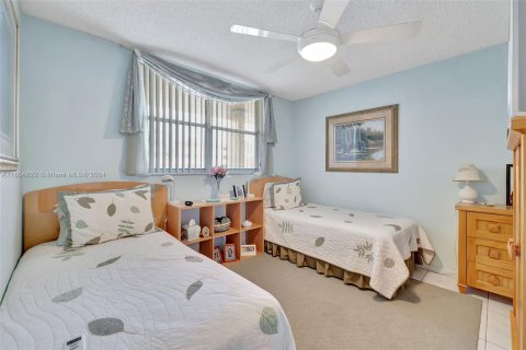 Condo in Tamarac, Florida, 2 bedrooms  № 1355163 - photo 14