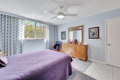 Condo in Tamarac, Florida, 2 bedrooms  № 1355163 - photo 18