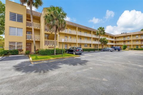 Copropriété à vendre à Tamarac, Floride: 2 chambres, 81.75 m2 № 1355163 - photo 1