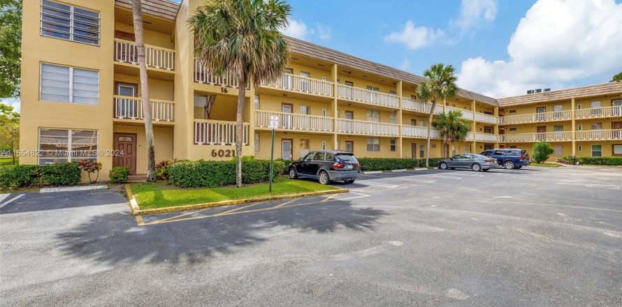 Condo in Tamarac, Florida, 2 bedrooms  № 1355163