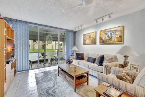 Condo in Tamarac, Florida, 2 bedrooms  № 1355163 - photo 8