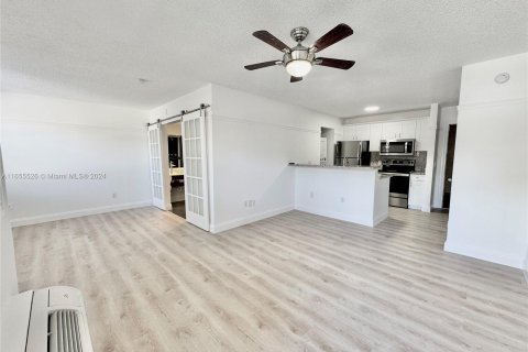 Condominio en alquiler en Pompano Beach, Florida, 1 dormitorio, 43.66 m2 № 1355119 - foto 2