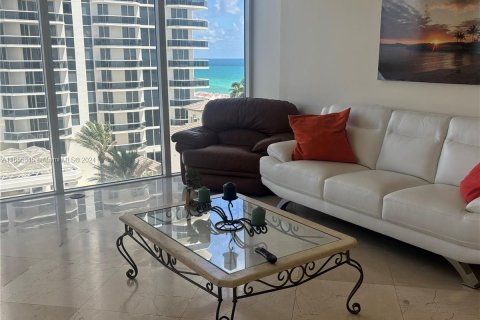 Condo in Miami Beach, Florida, 2 bedrooms  № 1355180 - photo 1